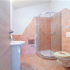 6 bedroom villa with pool near Sveti Lovrec and Poreč, sleeps 12